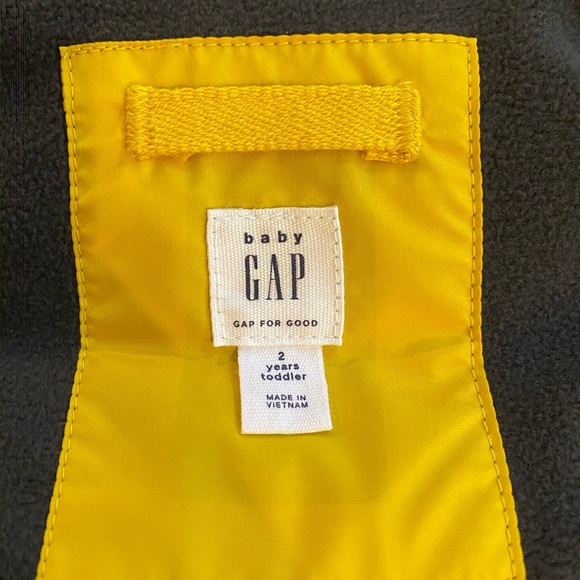 Toddler Gap Puffer Vest - Picture 4 of 4